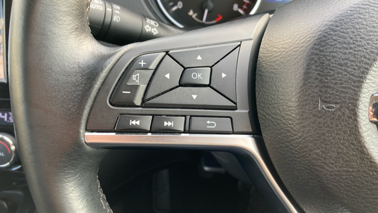 Nissan Qashqai 1.3 DiG-T Acenta Premium 5dr Petrol Hatchback